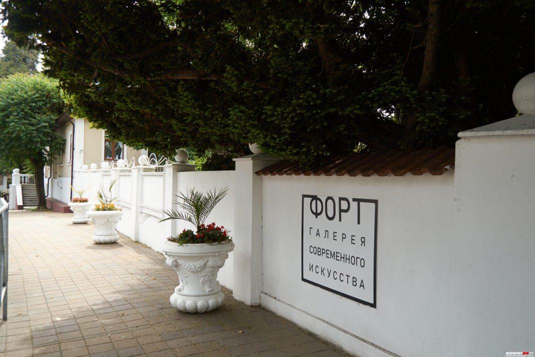 Пешеходную зону, ведущую к Собору Михаила Архангела, расширили вдвое: она находится на одной из ключевых улиц Сочи