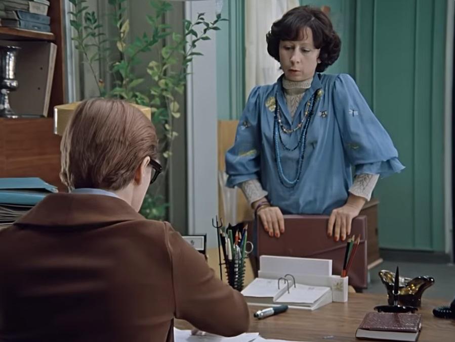 Зрители обнаружили новый киноляп в «Служебном романе» Рязанова