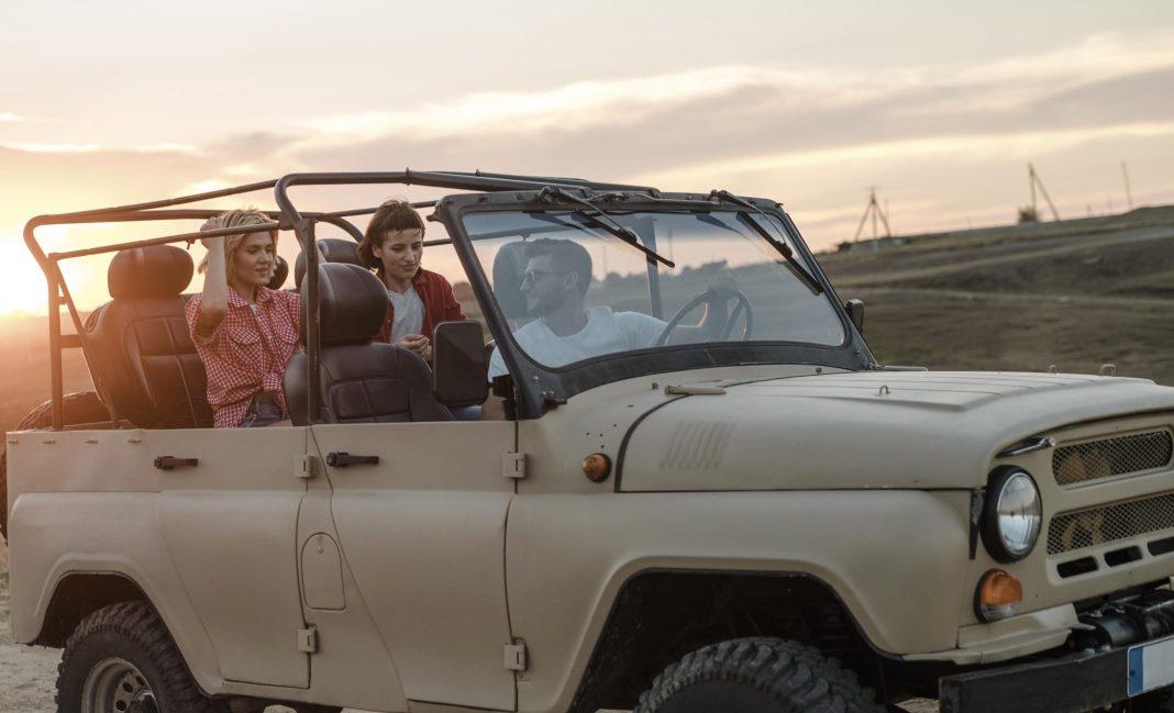 Опасные развлечения: полицейские Сочи выписали джипперам 65 штрафов за небезопасность