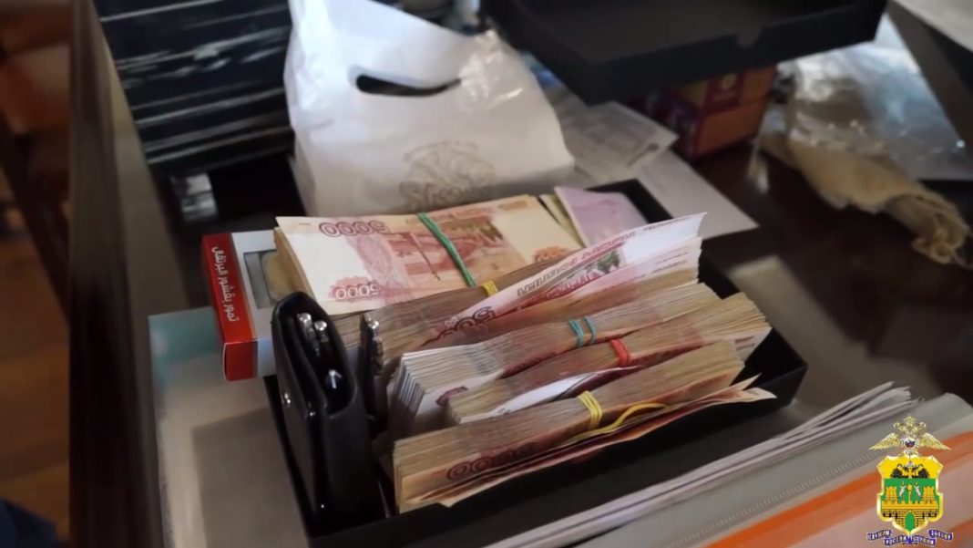 Провели обыски и изъяли больше 15 млн рублей: Следком «объявил охоту» на кладбищенскую банду в Сочи