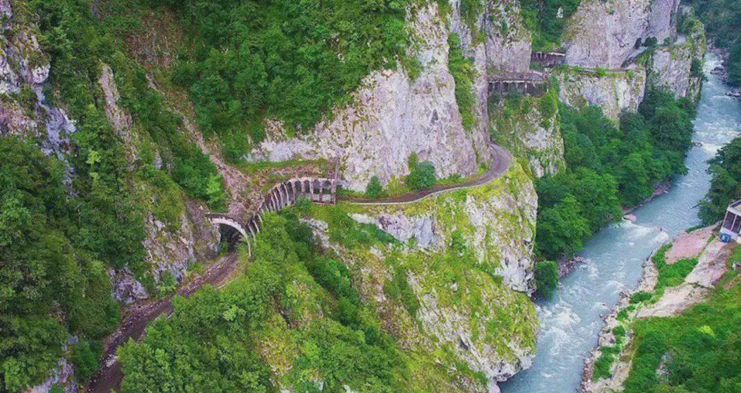 Спасти Ахцу: власти Сочи проверяют законность передачи земли под строительство узкоколейки