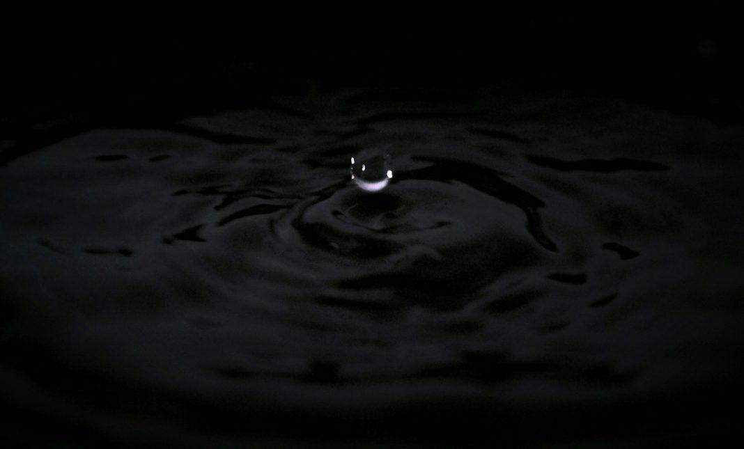 Спасатели нашли тело женщины с затонувшей яхты