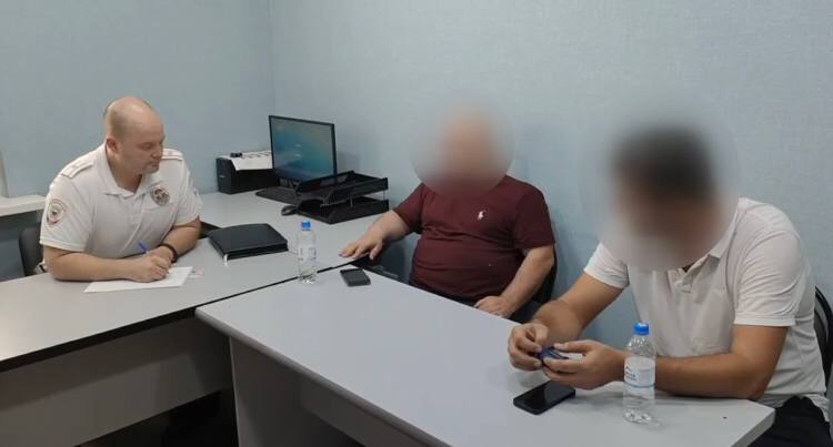 Полиция Сочи задержала буйных водителей автобусов: один из них угрожал коллеге ножом