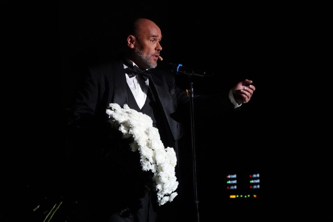 Литературно-музыкальный вечер «Придёт и к вам любовь» прошел в Зимнем театре Сочи