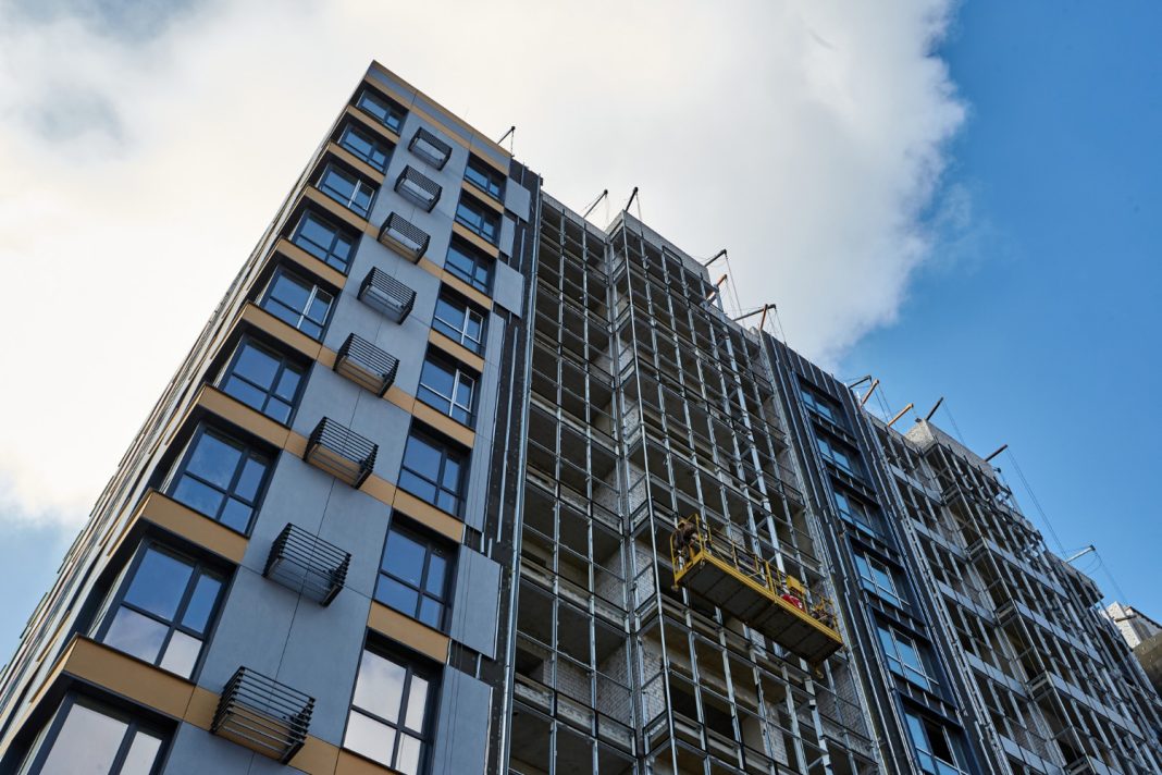 В Сочи педагоги получат почти 100 новых квартир