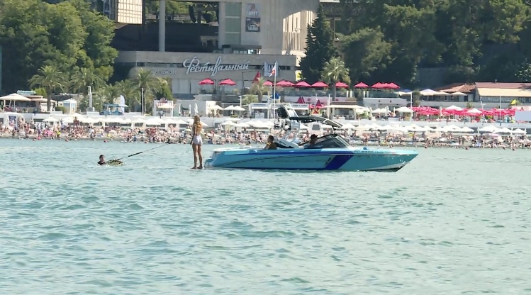 В Сочи проверяют катера и яхты