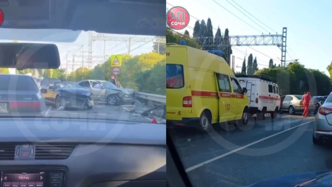 Снова перекрыло трассу: лобовое ДТП двух иномарок в Сочи парализовало движение