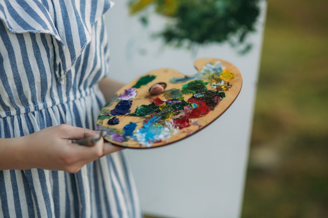 Час искусства «Волшебной кисти волшебство» прошел в детской библиотеке имени Николая Островского