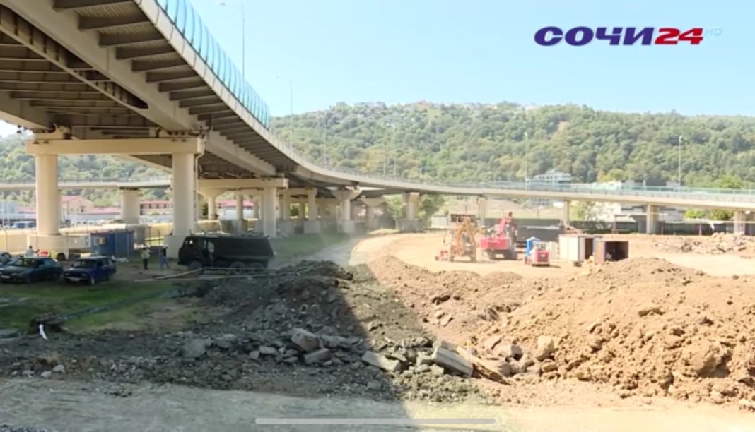Светофор отключили, остановку перенесли: что строят под Обходом Сочи