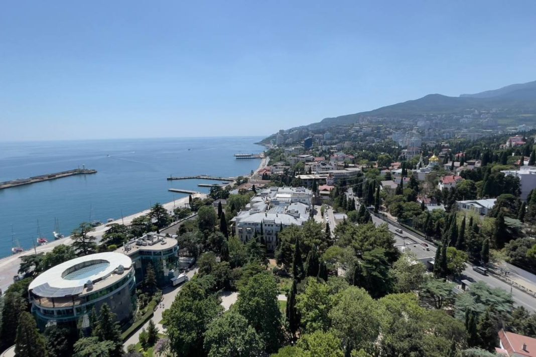 Куда поехать в бархатный сезон: почему «все включено» в Крыму дешевле, чем в Сочи