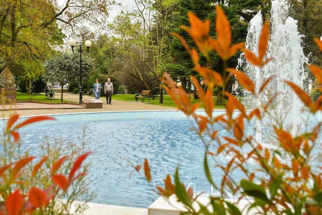 В Сочи приступили к реконструкции Комсомольского сквера: когда завершатся работы