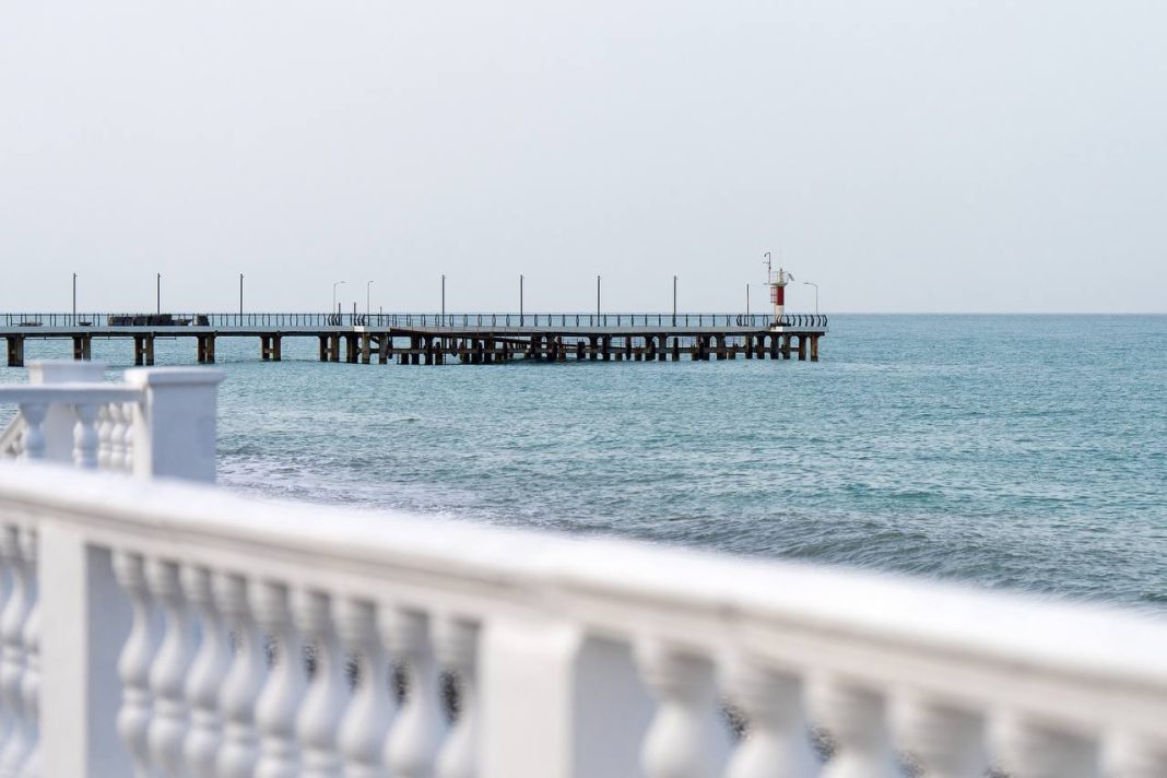 Сугробы в горах и ветер на море: синоптики поделились прогнозом погоды в Сочи на ближайшие сутки