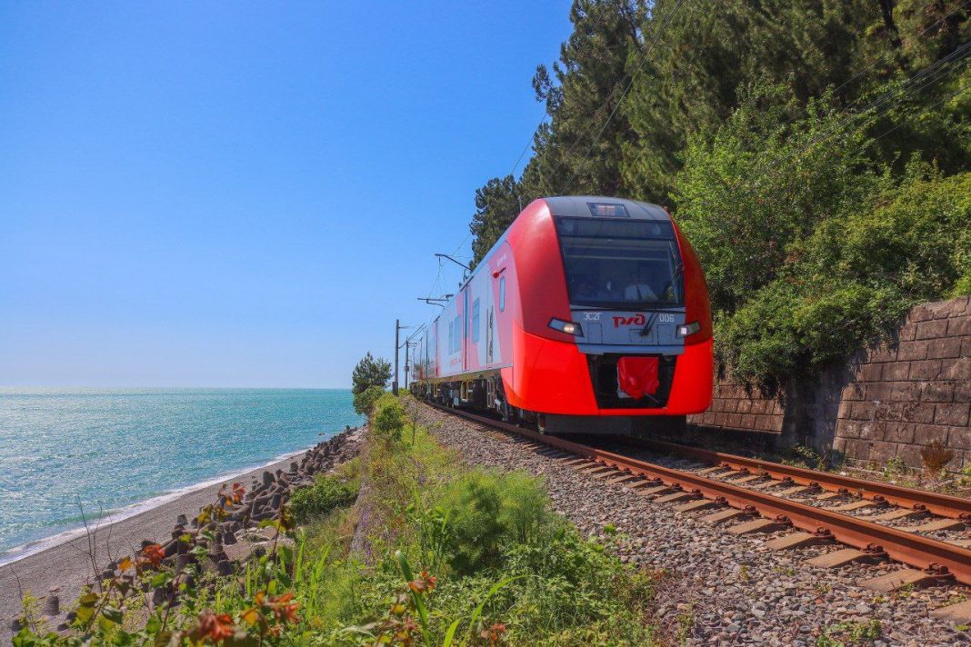 Вместо Сочи до Мацесты, а дальше — автобусом: 24 электрички отменяются или меняют расписание