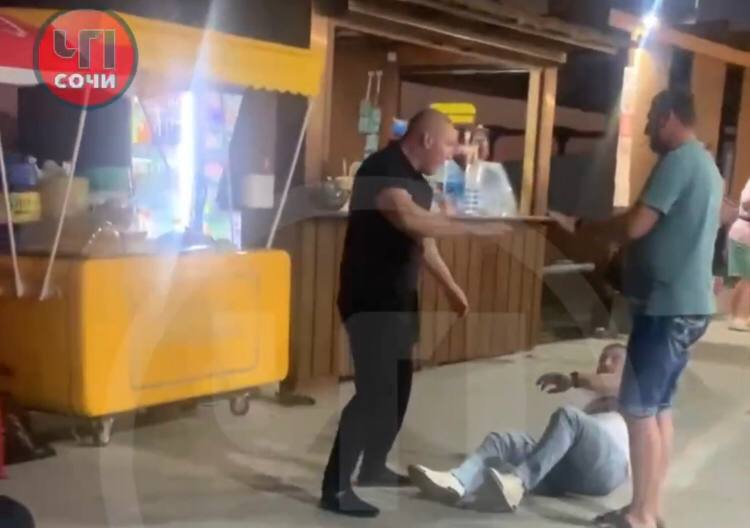 Полиция заинтересовалась массовой дракой, которая произошла вечером у кафе на Мамайке