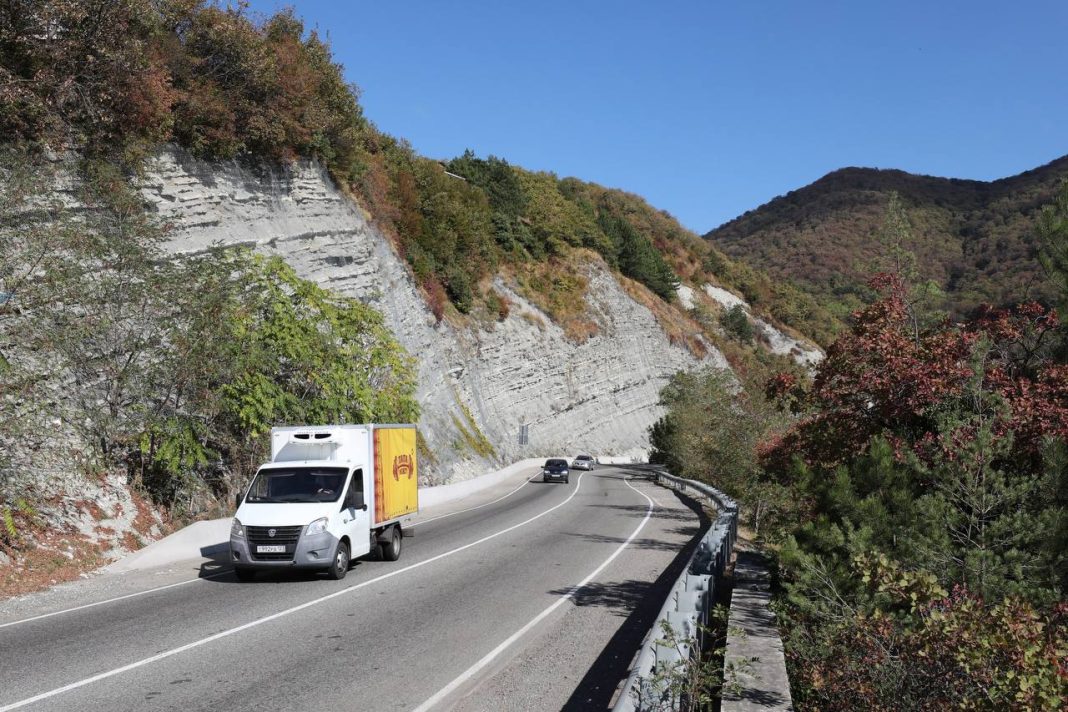 Оползневая опасность: в Сочи укрепят ключевой участок трассы А-147