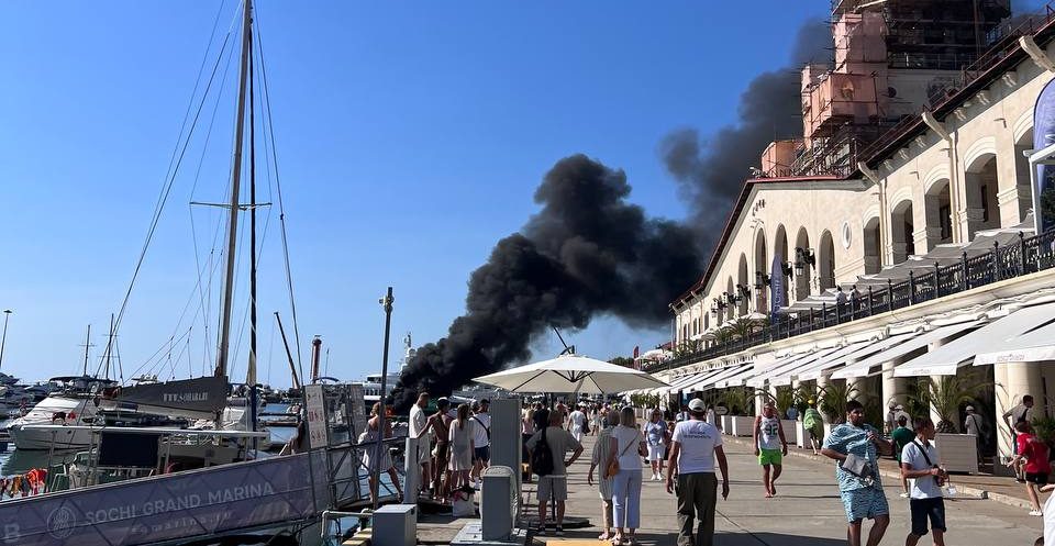 Прокуратура обратила внимание на пожар в морпорту Сочи: назначена проверка