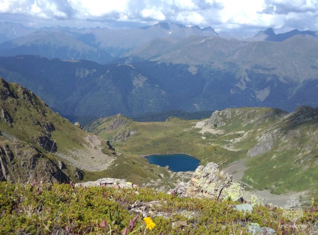 ЧП на высоте: как МЧС Сочи восемь часов спасало туристку с горного озера