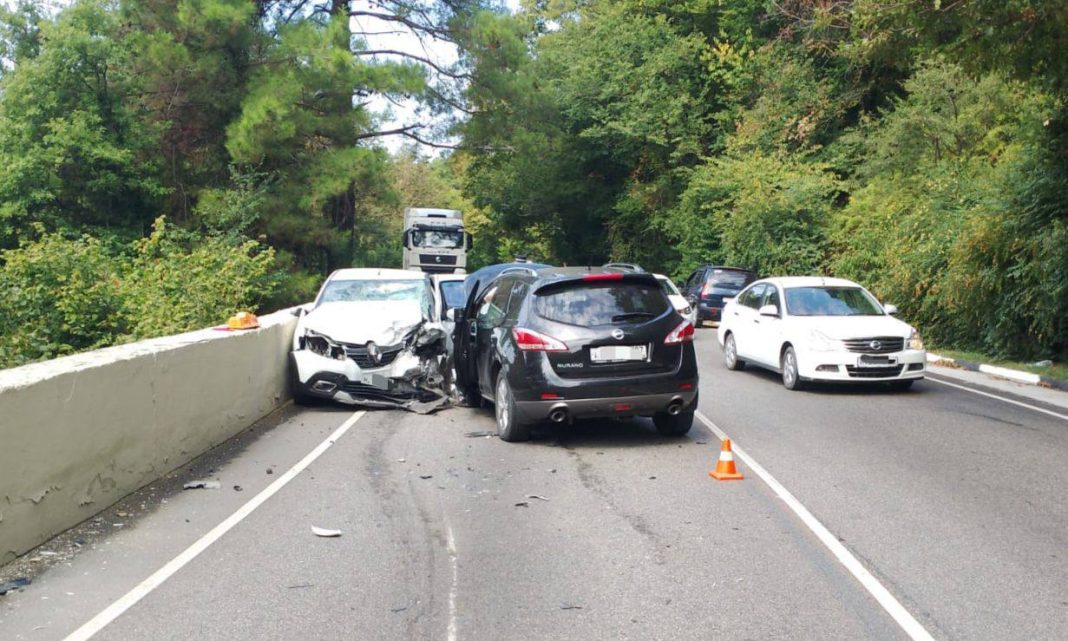 Выезд на встречную полосу: четверо детей пострадали за сутки на трассе «Джубга – Сочи»