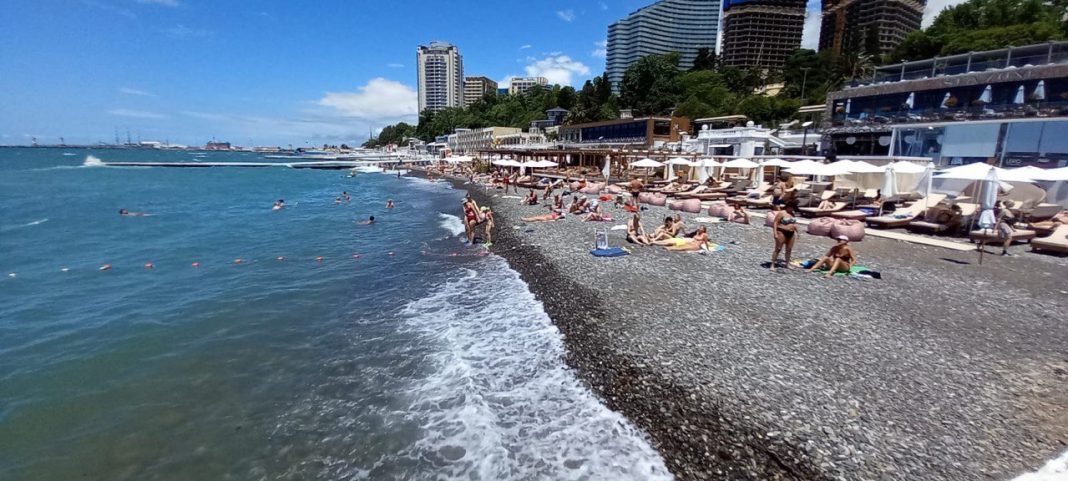 Авиабилеты на курорт: сколько россиянам придется заплатить за отдых в Сочи на майские