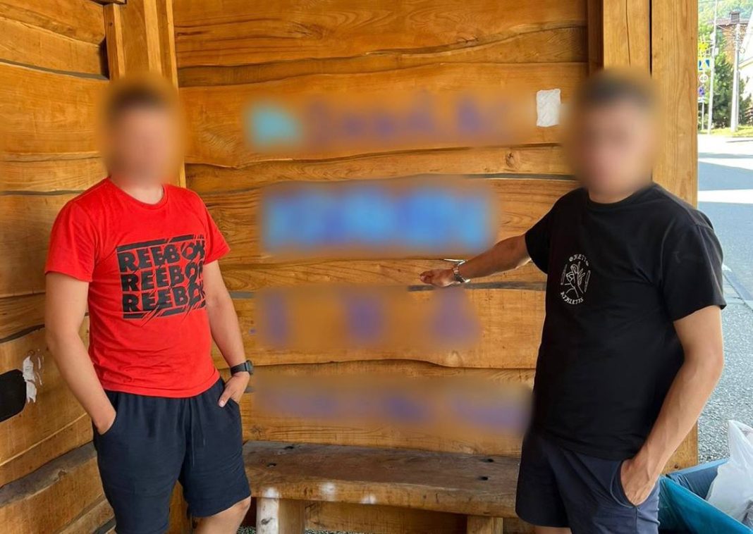 «Творческий» дуэт из Петербурга задержан за рекламные граффити на улицах Сочи