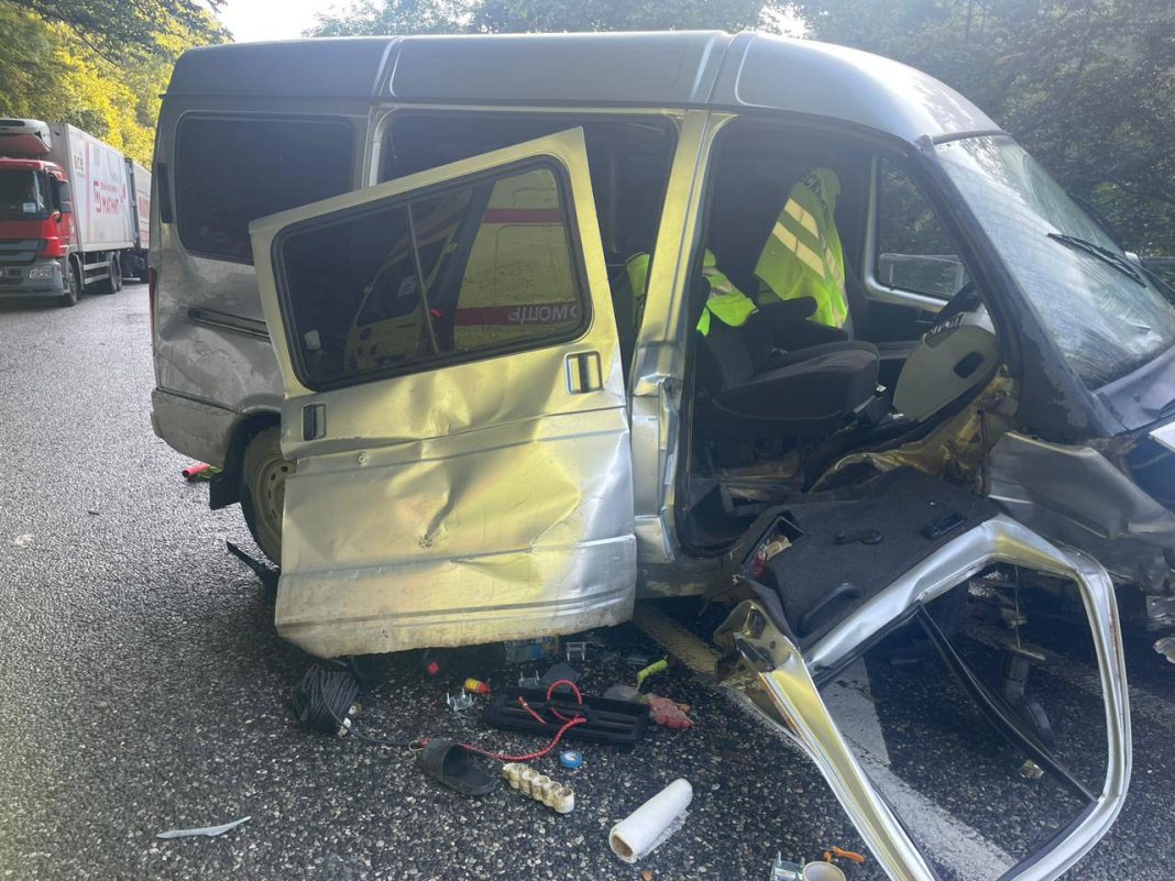 Небезопасный поворот: ДТП в Лазаревском районе Сочи привело к травмам четырех человек