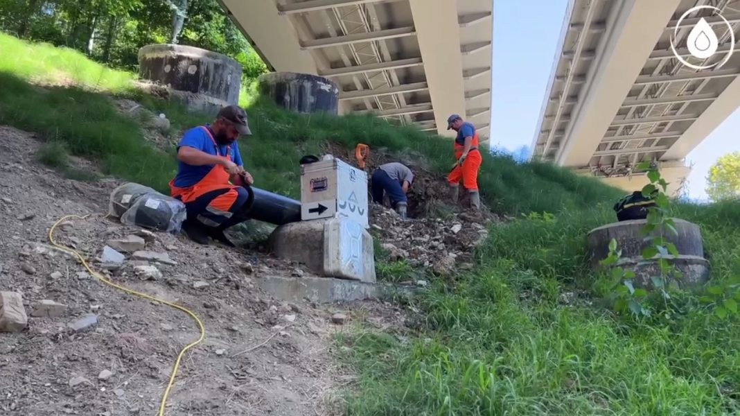 Поврежденный водовод восстанавливают в Сочи: какие улицы испытают проблемы