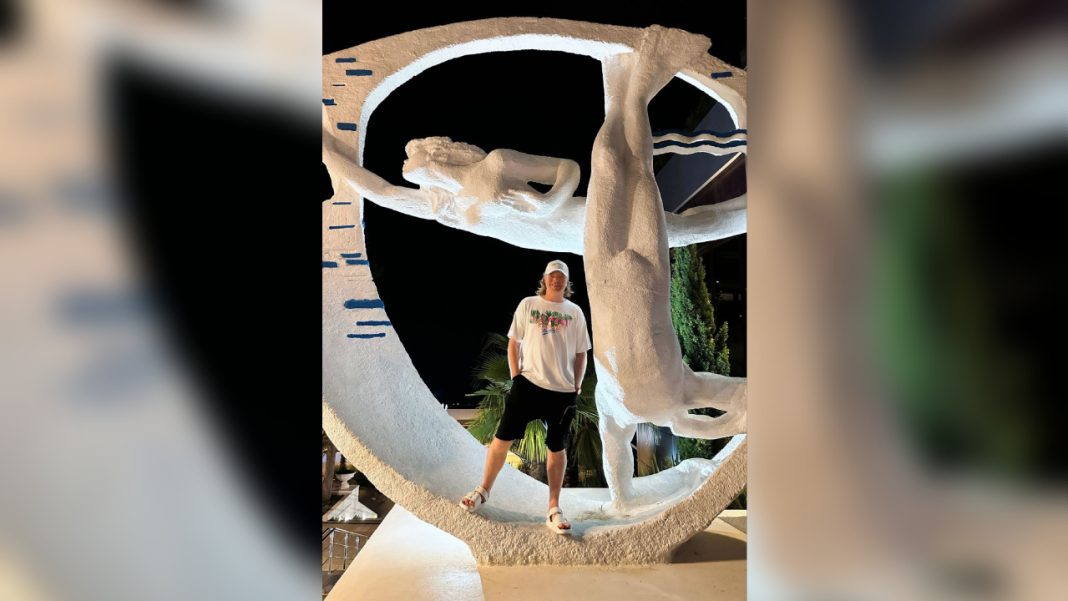 «Сен-Тропе отдыхает!»: Рыжий из «Иванушек» в восторге от новых пляжей Сочи