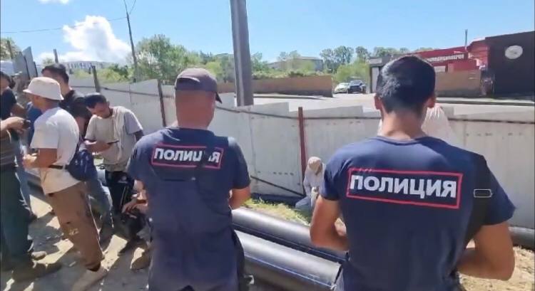 Псевдополицейских из средней Азии арестовали настоящие представители закона в Сочи