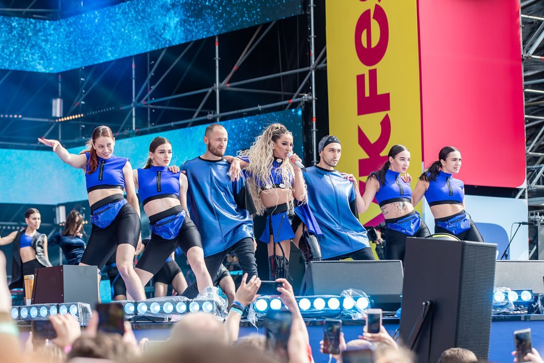 Трусы и очередной провал в Белоруссии: Оля Бузова в центре нового скандала