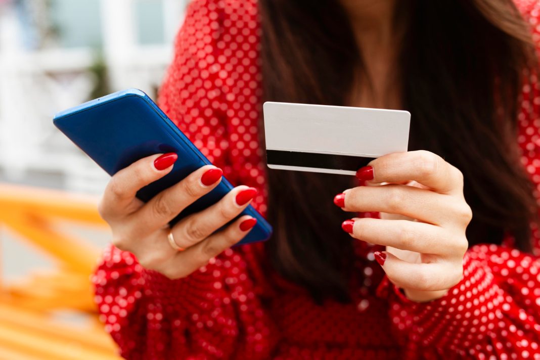 Покупки в маркетплейсах и аптеках: названы самые популярные категории кешбэка в Краснодаре