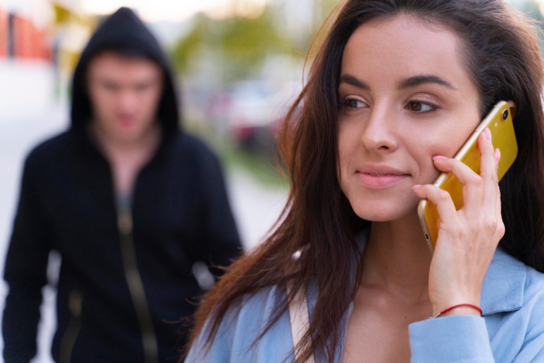 Вместо сувенира — уголовное дело: москвич решил «поживиться» телефоном в Сочи