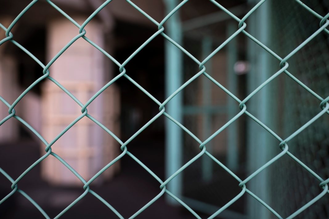 Пенсионерки в Сочи получили сроки за содержание борделя в гараже