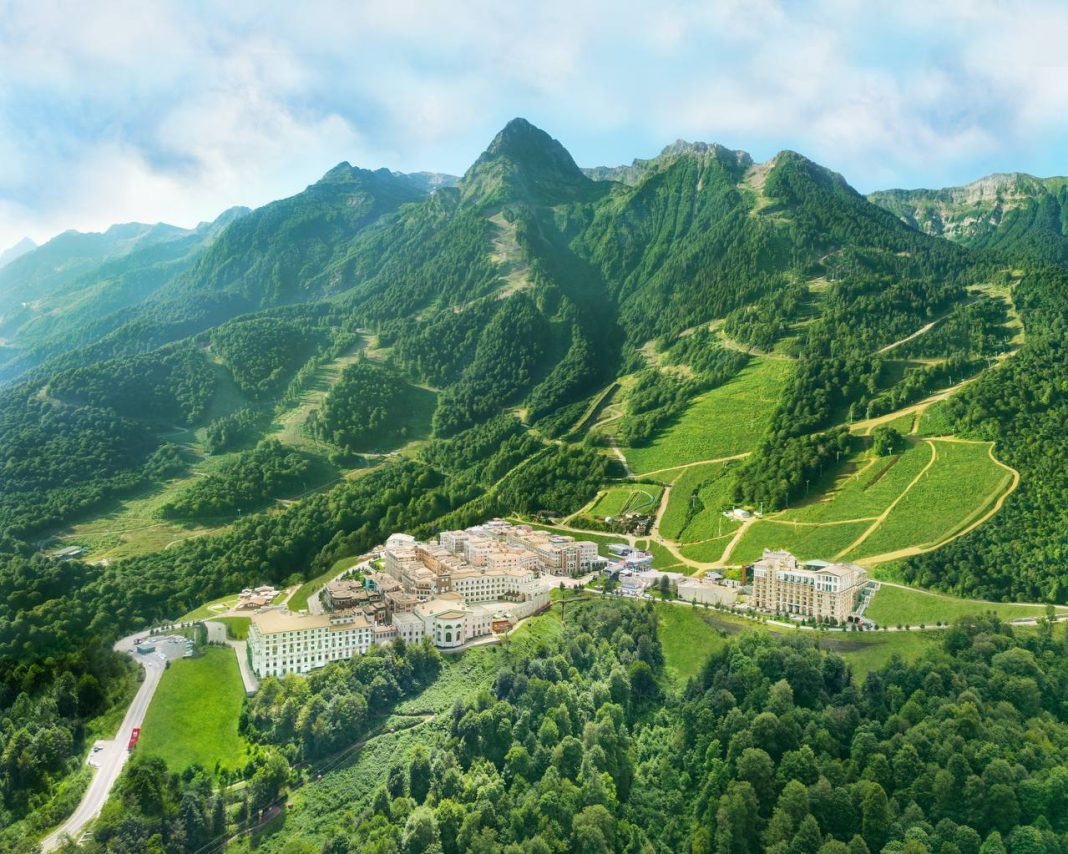 Красная Поляна — одно из самых экологически чистых направлений для осеннего отдыха: курорт попал в тройку лидеров