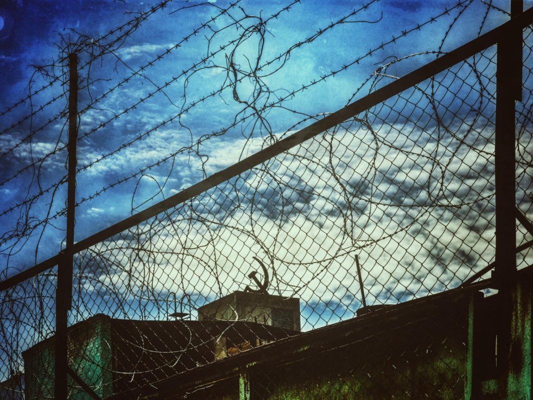 Оскорбления и удар в лицо: жительница Сочи сядет в тюрьму за нападение на полицейского