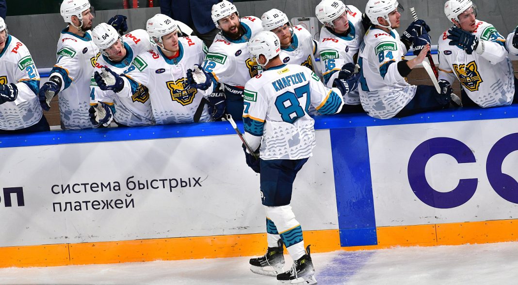 ХК «Сочи» уступает «Ак Барсу», но Тимур Хафизов продолжает забивать