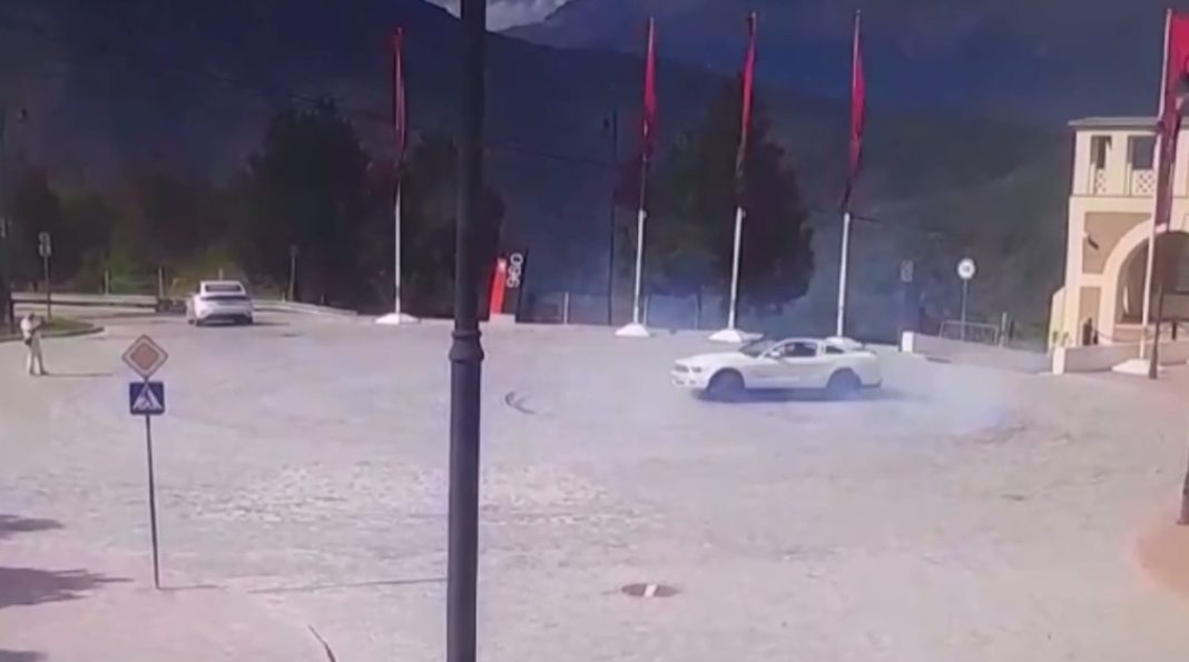 Испорченная брусчатка и два протокола: «дрифтера» на арендованном «Мустанге» задержали в Сочи