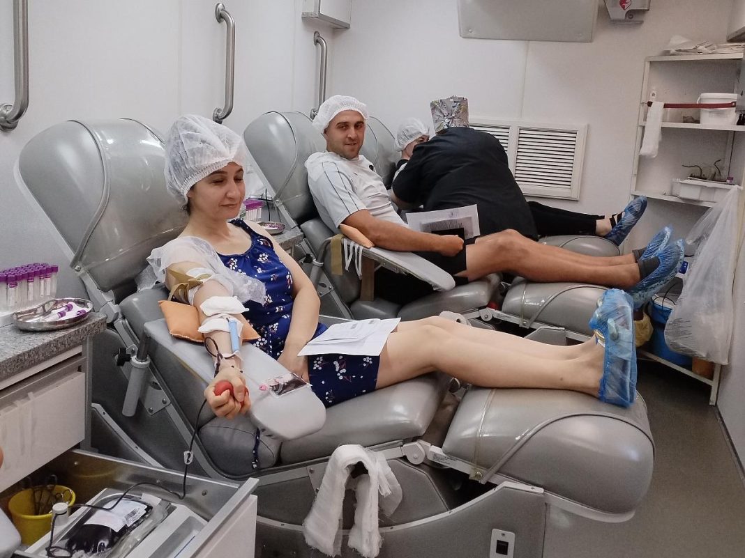 Жители Брюховецкого и Апшеронского районов смогут стать донорами крови: как принять участие