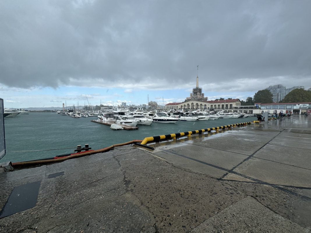 Сочи отделается дождем: страшный циклон повернул в сторону Грузии и Турции