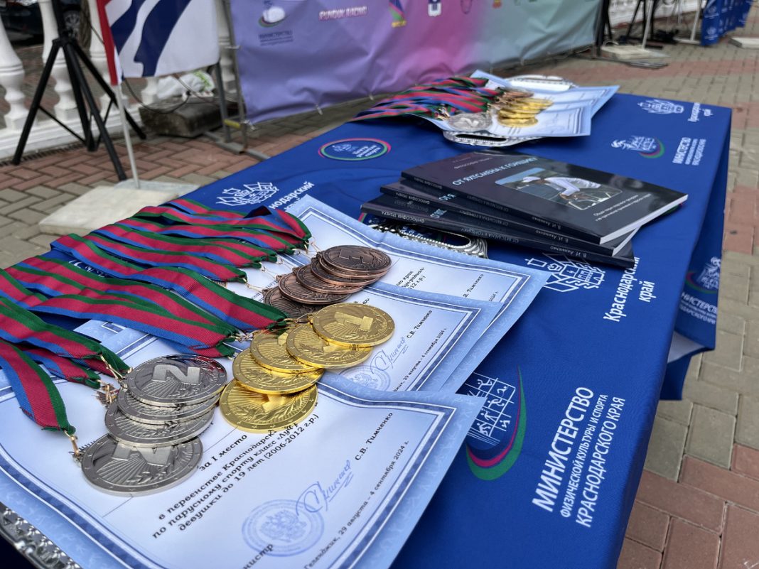 Парусные гонки в Геленджике: 200 участников поборются за звание лучших и яхту класса “Оптимист”