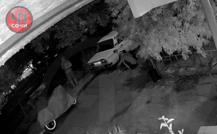 Жители Сочи попросили полицию найти и наказать злоумышленников, которые сливают бензин