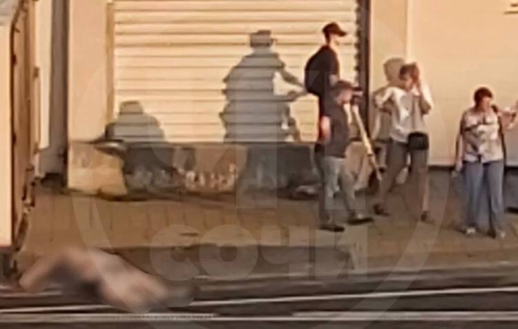 Молодого мужчину насмерть сбила машина в Адлере