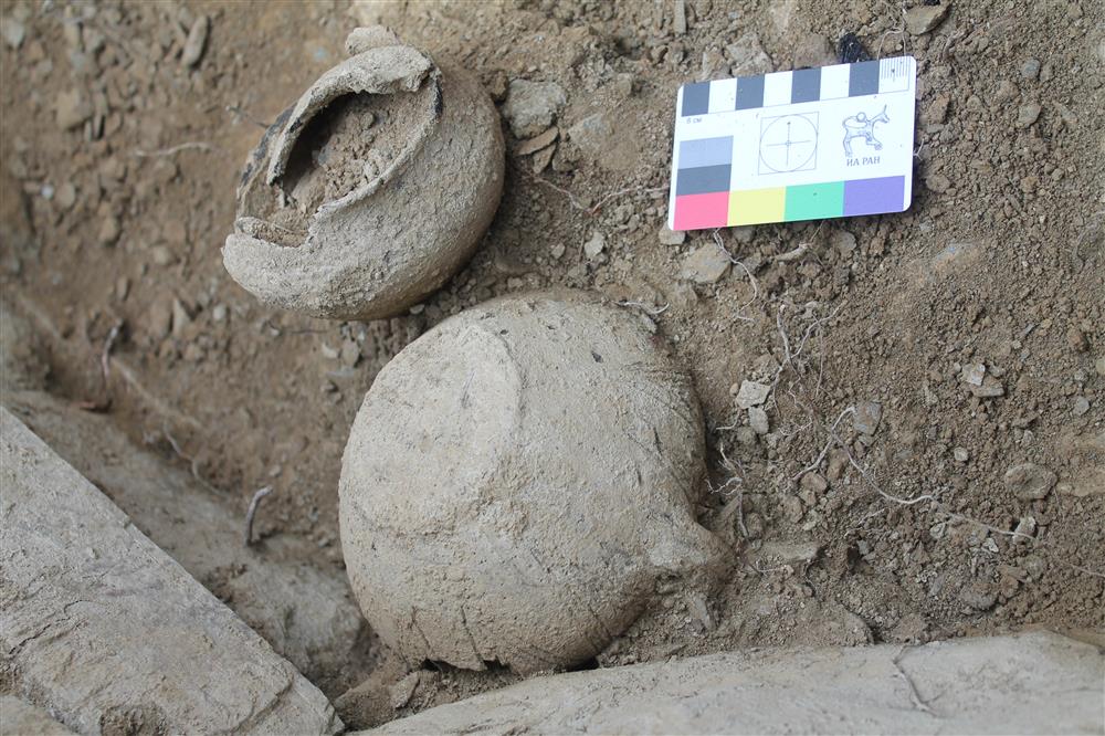 Археологи обнаружили восемь гробниц на реке Бешенке в горном кластере Сочи