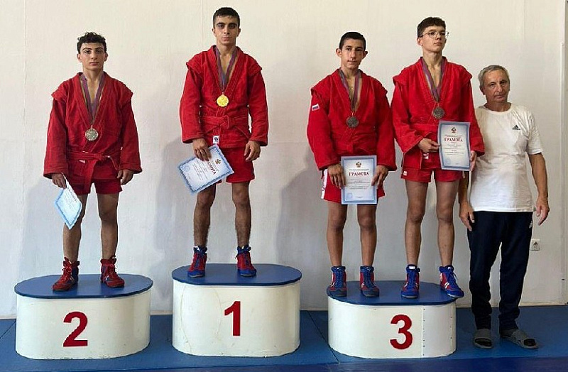 Самбисты из Сочи завоевали две медали на краевом чемпионате