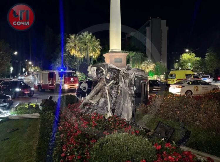 На глазах у Архангела: на Курортном проспекте Сочи произошла страшная авария