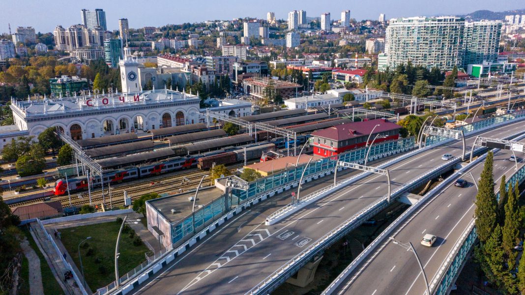 Основной этап ремонтных работ на федеральных трассах в Сочи завершится до начала зимнего курортного сезона