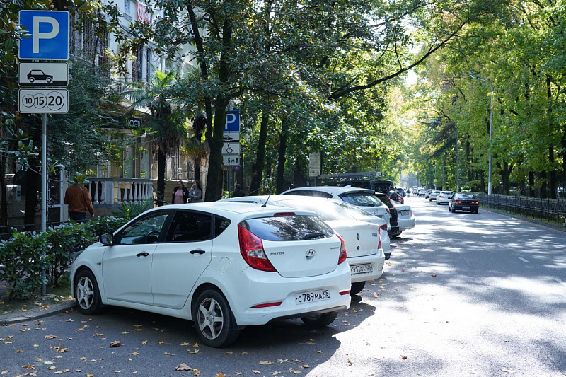 Платных парковочных мест в Сочи станет еще больше