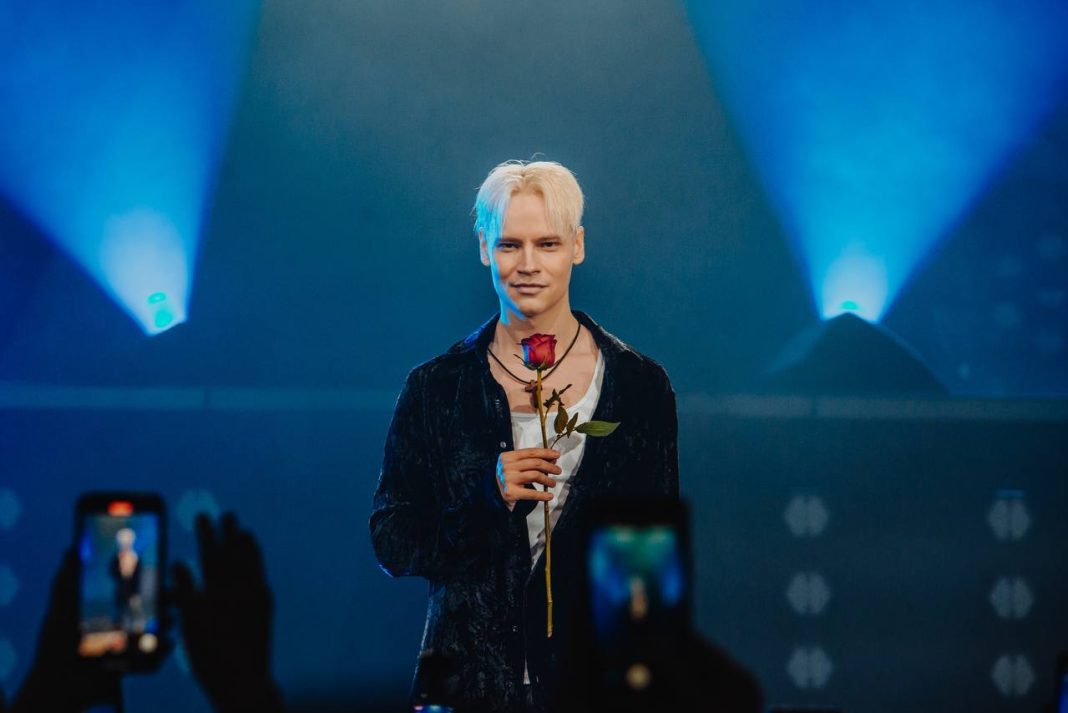 Официально: певец Шаман расстался со второй супругой после семи лет брака