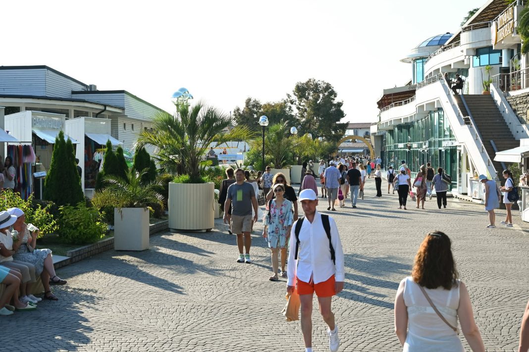 Сочи продлевает сезон: почему бархатная осень привлекает туристов