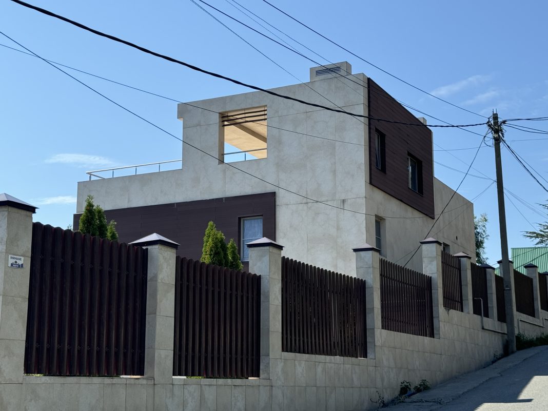 Цены и нехватка земли тормозят рынок индивидуального жилья в Сочи