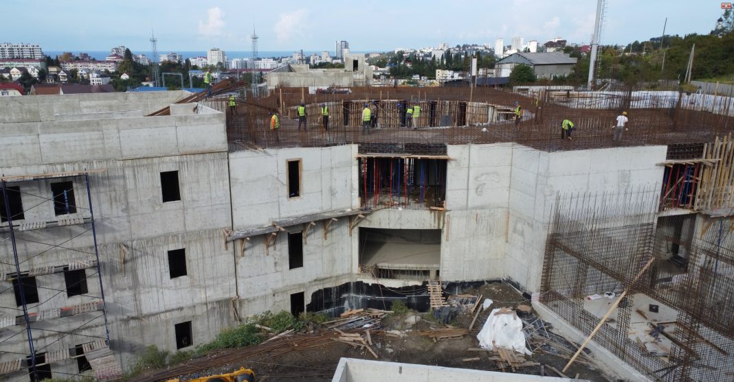 Новая школа в Хостинском районе Сочи строится с опережением графика